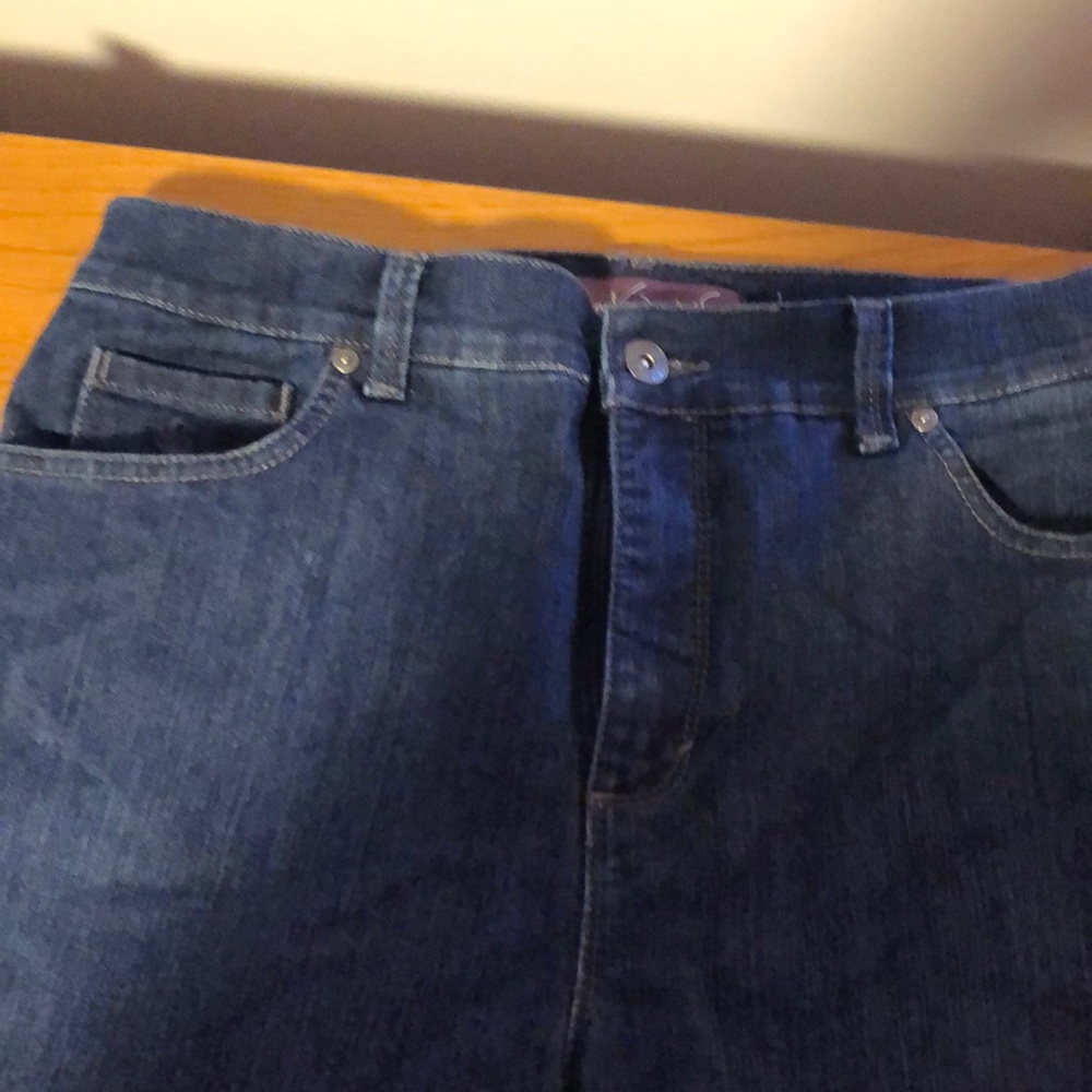 Never worn Gloria Vanderbilt jeans